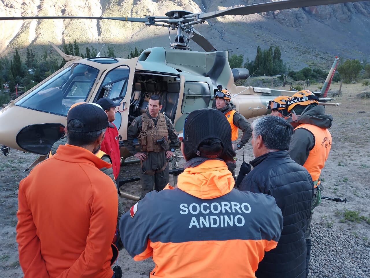 Cómo es el operativo de rescate de los cuerpos de los tres andinistas argentinos muertos en el cerro Marmolejo. Imagen: Prensa Ejército de Chile