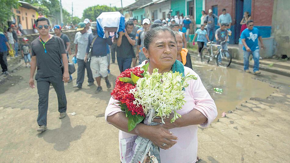 Funeral en Masaya el lunes de José Medina, muerto en un enfrentamiento con parapolicías.