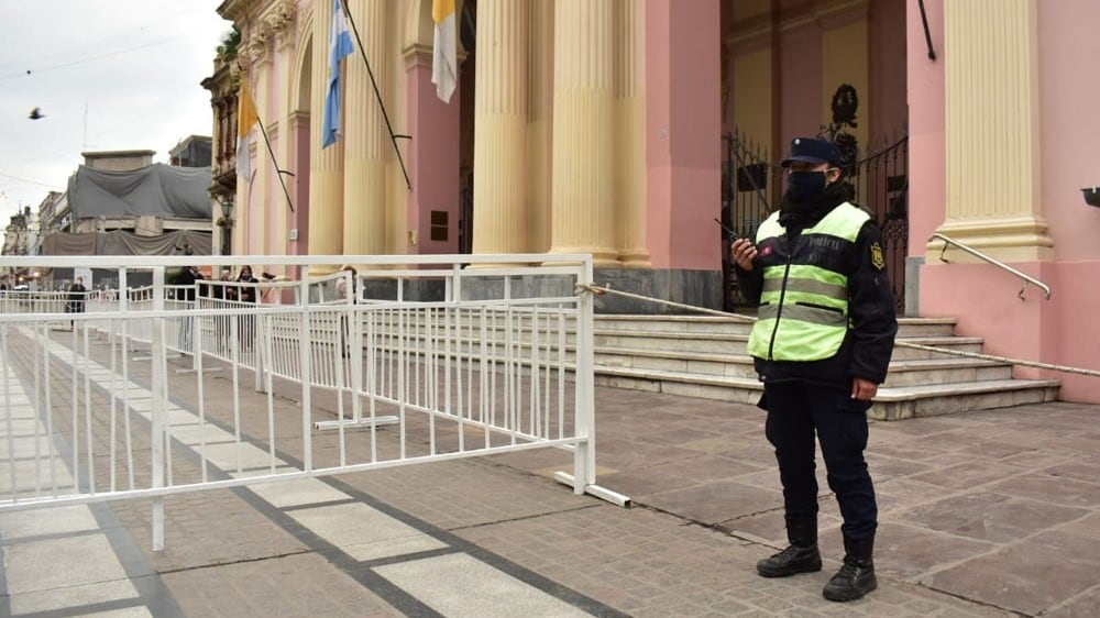 Catedral rodeada de vallas