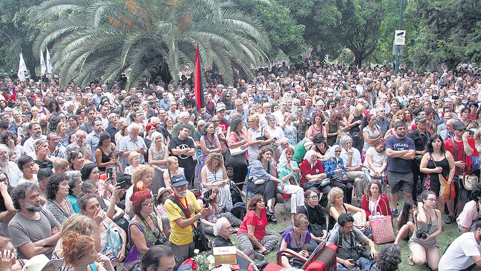 “Te amamos, Osvaldo, siempre vas a estar en nuestros corazones”, se escuchó en el barrio de Belgrano.