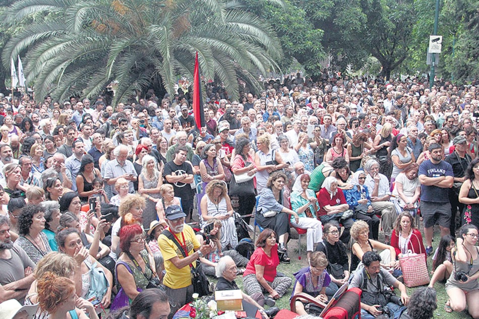 “Te amamos, Osvaldo, siempre vas a estar en nuestros corazones”, se escuchó en el barrio de Belgrano.