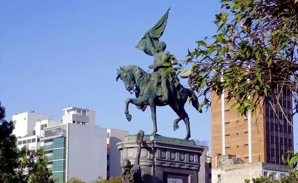 La Plaza San Martín será escenario del apoyo a Axel Kicillof en su asunción.