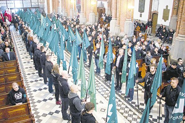 La misa neonazi en Byalistok de 2016, oficiada por el cura Grygorczyk.