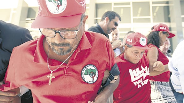 Los militantes anuncian el inicio de la huelga de hambre en protesta por el encarcelamiento de Lula.