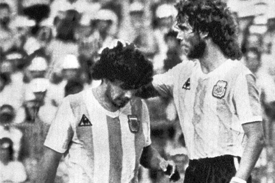 Diego Maradona jugó por primera vez en un Mundial el 13 de junio de 1982.