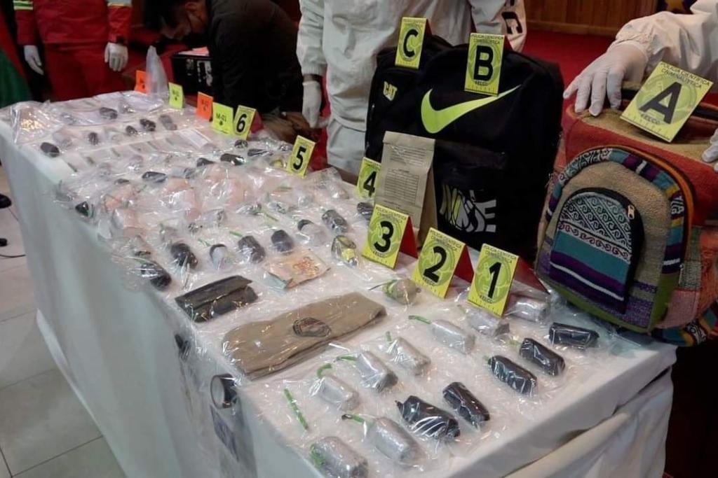 Objetos incautados por la policía durante las manifestaciones / Twitter del ministro del Interior de Bolivia, Eduardo del Castillo.