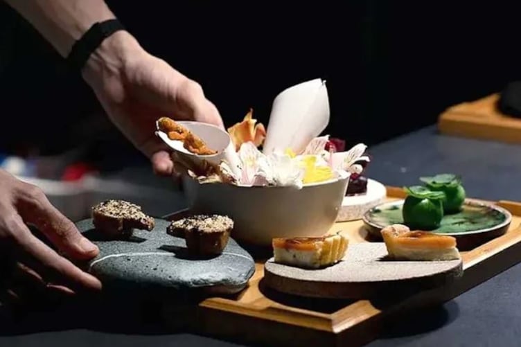 El restaurante Aramburu, de Recoleta, renovó sus dos estrellas Michelin.