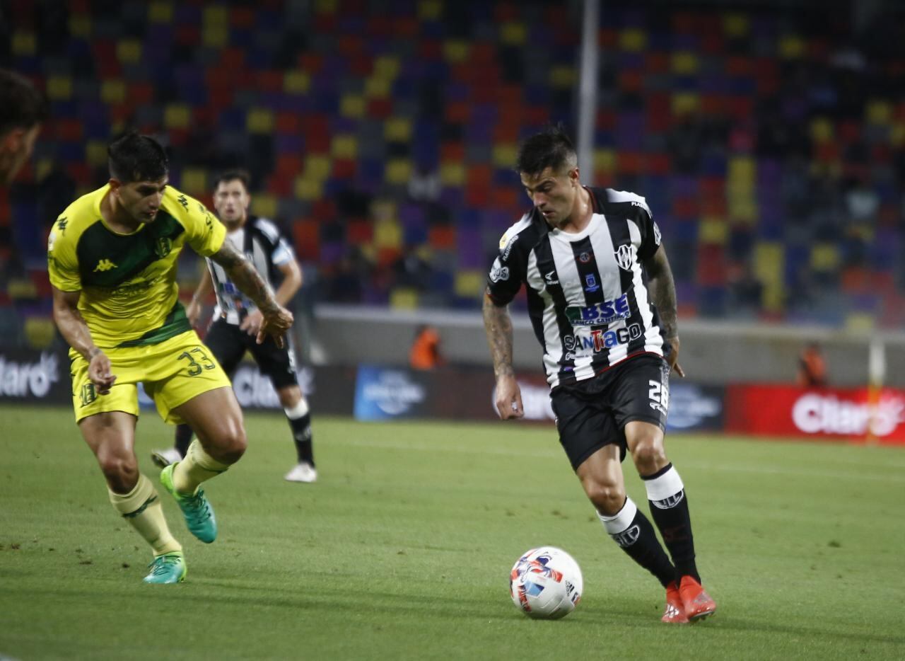 Argañaraz avanza, lo sigue Maciel; igualaron el Ferroviario y el Tiburón 