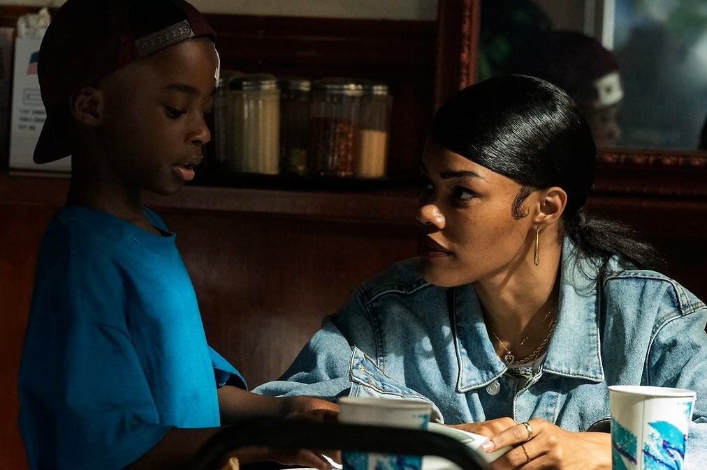 El film aborda la dura relación entre una madre y su hijo.