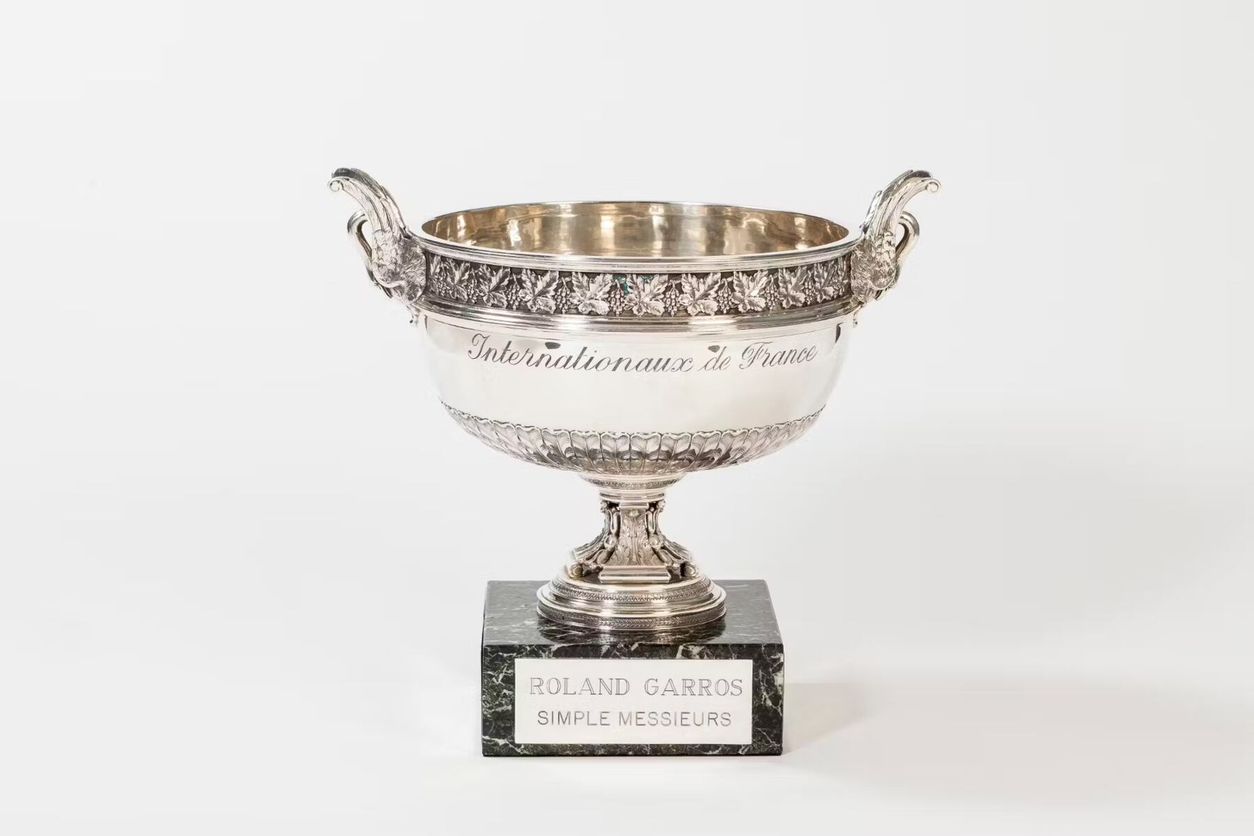 Trofeo de Roland Garros, el Grand Slam que se juega sobre polvo de ladrillo.