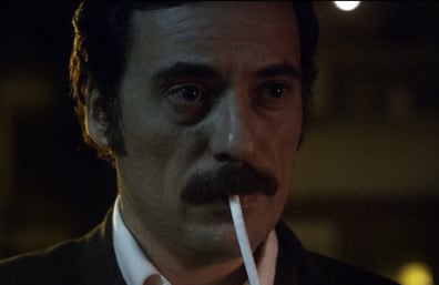 Francisco Sanctis está por explotar, pero no lo parece. Toda la película descansa sobre él.