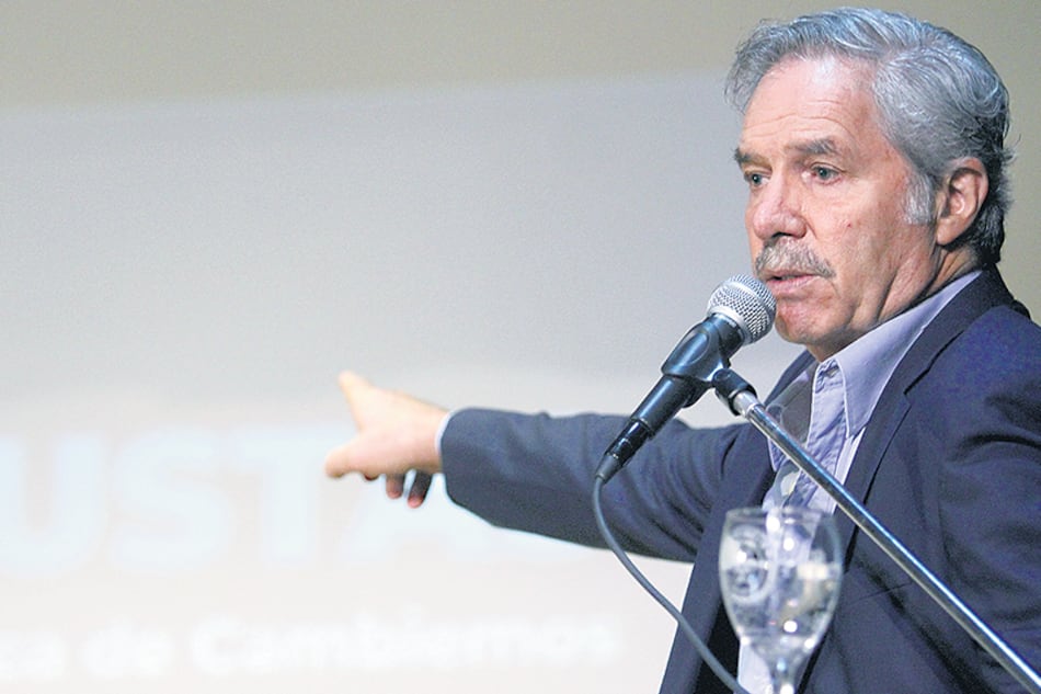 Felipe Solá se presentó junto a su equipo y planteó que el próximo gobierno debe intervenir el ENRE.