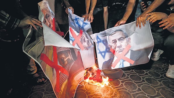 Manifestación con quema de imágenes israelíes en Hebrón.