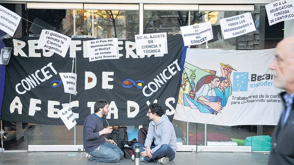 La ocupación del hall del Ministerio de Ciencia duró cerca de una hora.