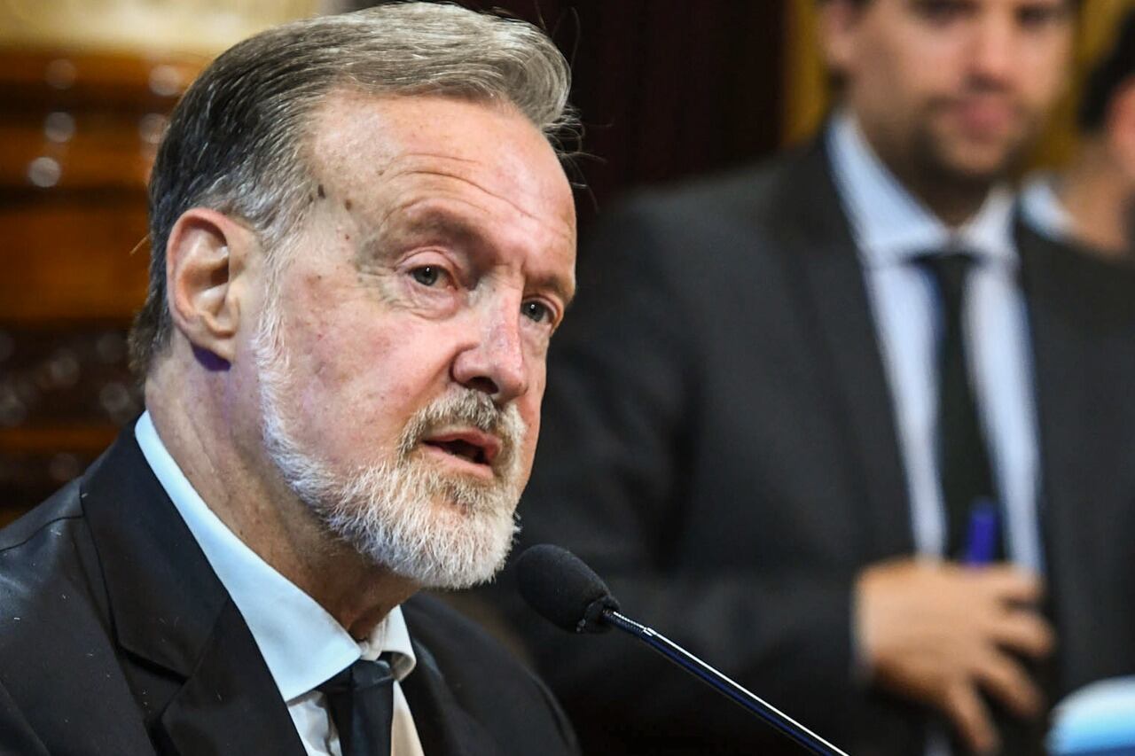 "La de Kast es una derecha rupturista, pinochetista", dijo Rafael Bielsa.