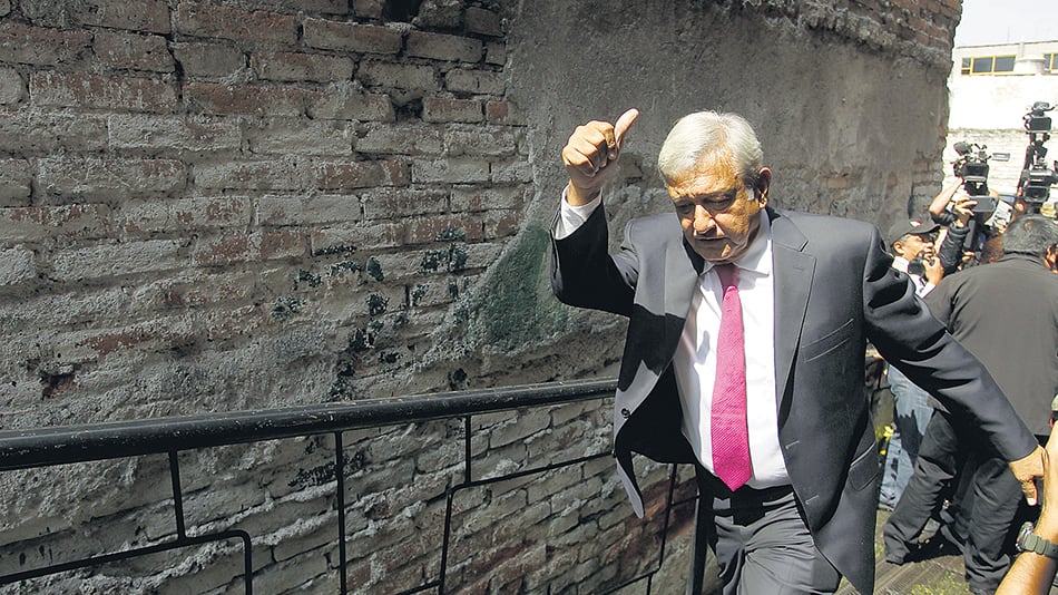 “Yo decido ganar menos de la mitad, cumpliendo con mi compromiso” dijo López Obrador.