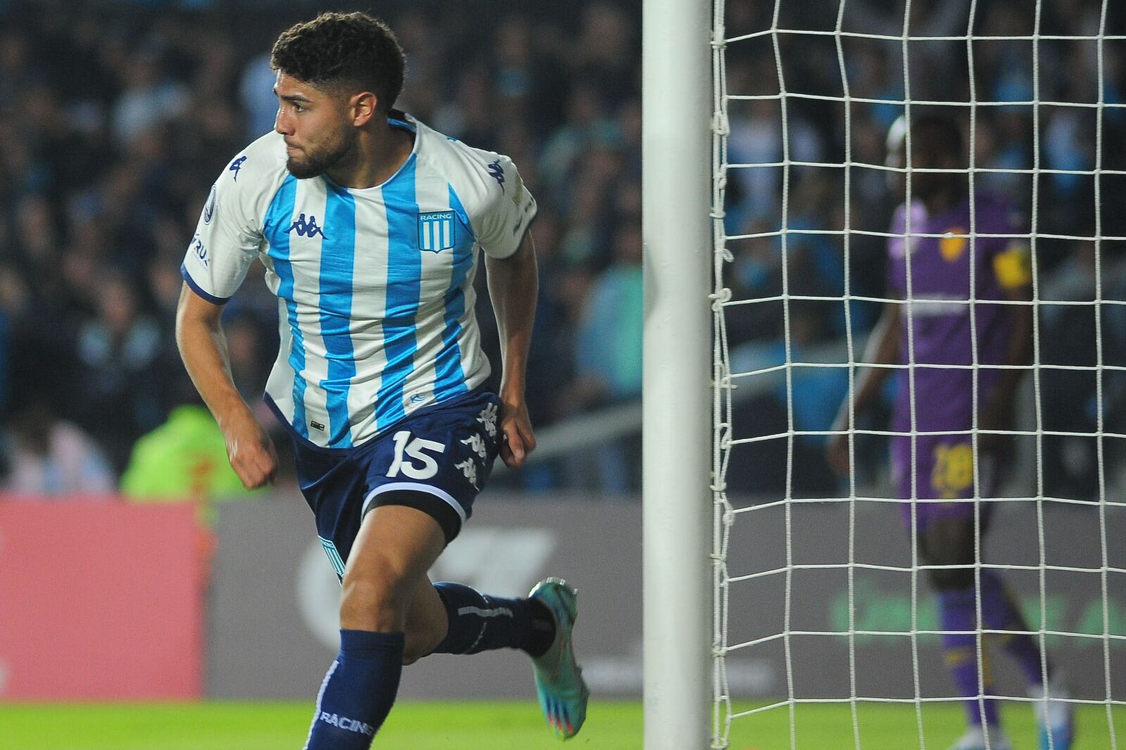 Romero encamina el angustioso triunfo de Racing ante Aucas