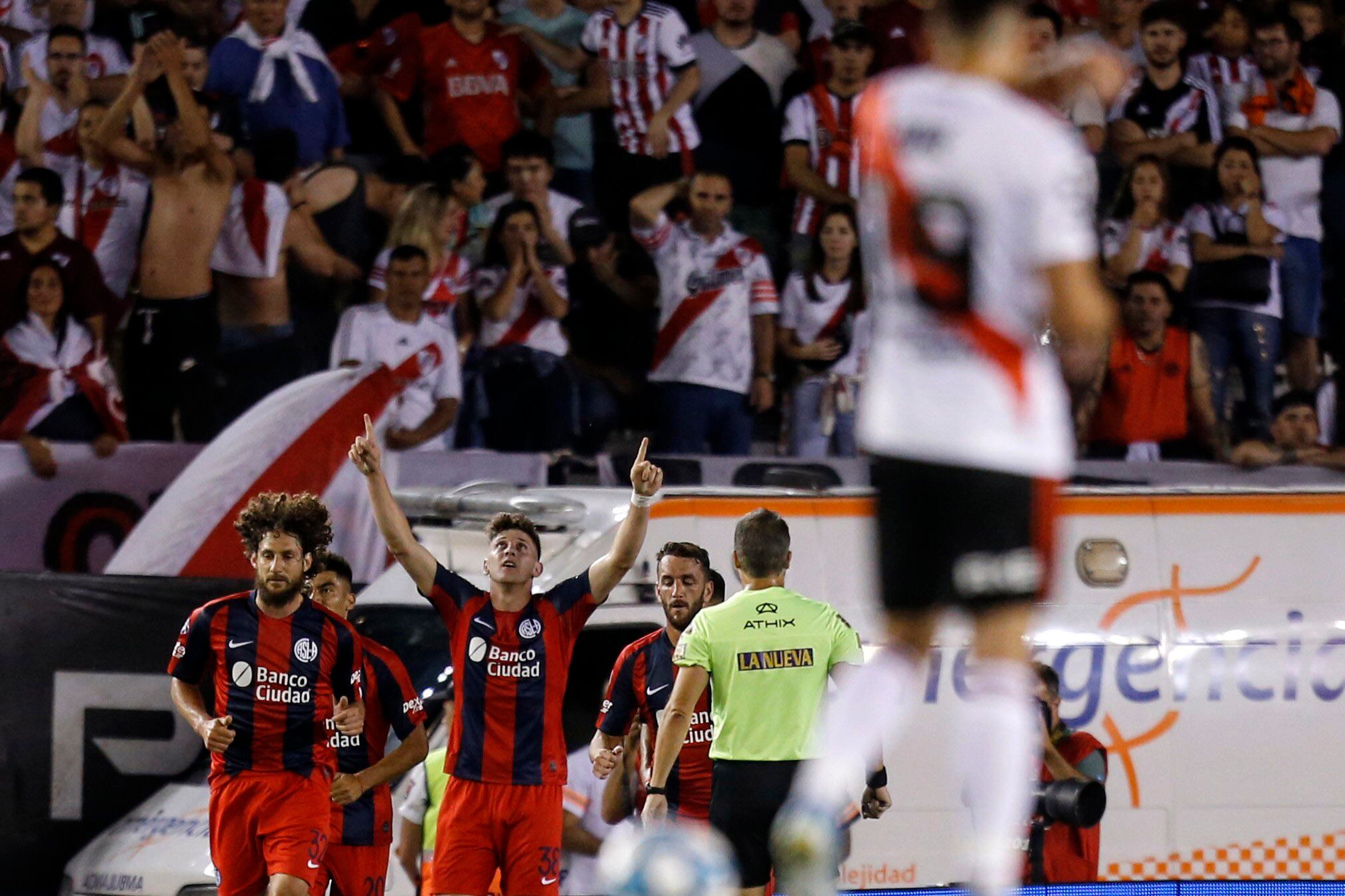 Gaich festeja el gol del 1-0. El delantero fue indomable para River.
