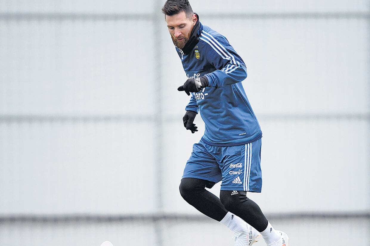 “Agüero, Di María, Mascherano, Biglia son todas figuras. Que digan que juegan porque son mis amigos es una falta de respeto”, afirmó Messi.