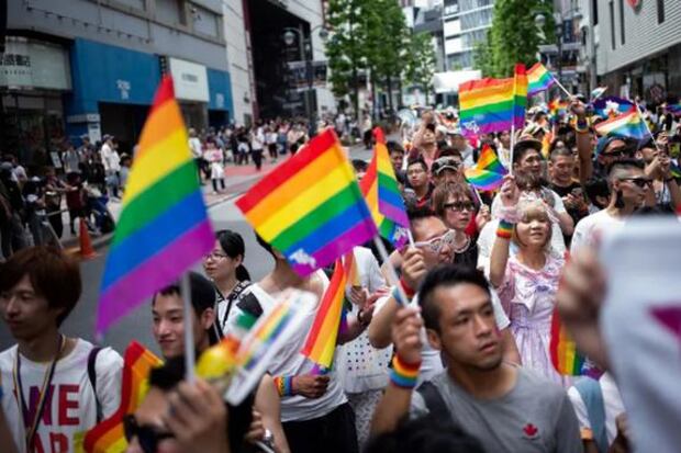 La actual ley transgénero japonesa obliga a las personas que legalmente desean cambiarse de género a esterilizarse.