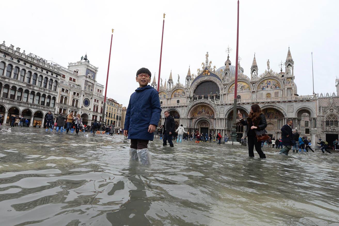 La plaza de San Marcos fue reabierta, pero vendrán más mareas altas.