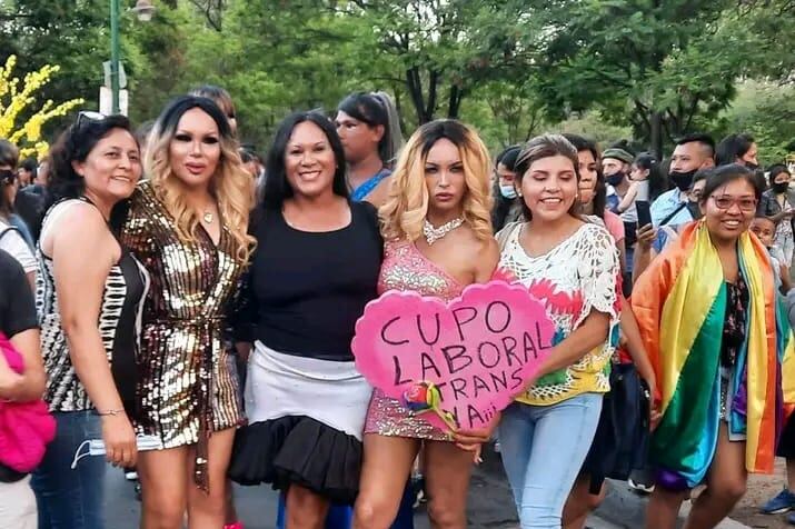 Rosario Sansone y Greta Aguilera (segunda y tercera de la izquierda)