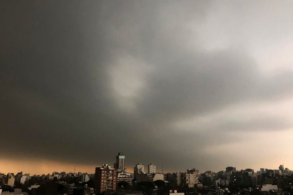 El SMN emitió una alerta por fuertes tormentas para el AMBA.