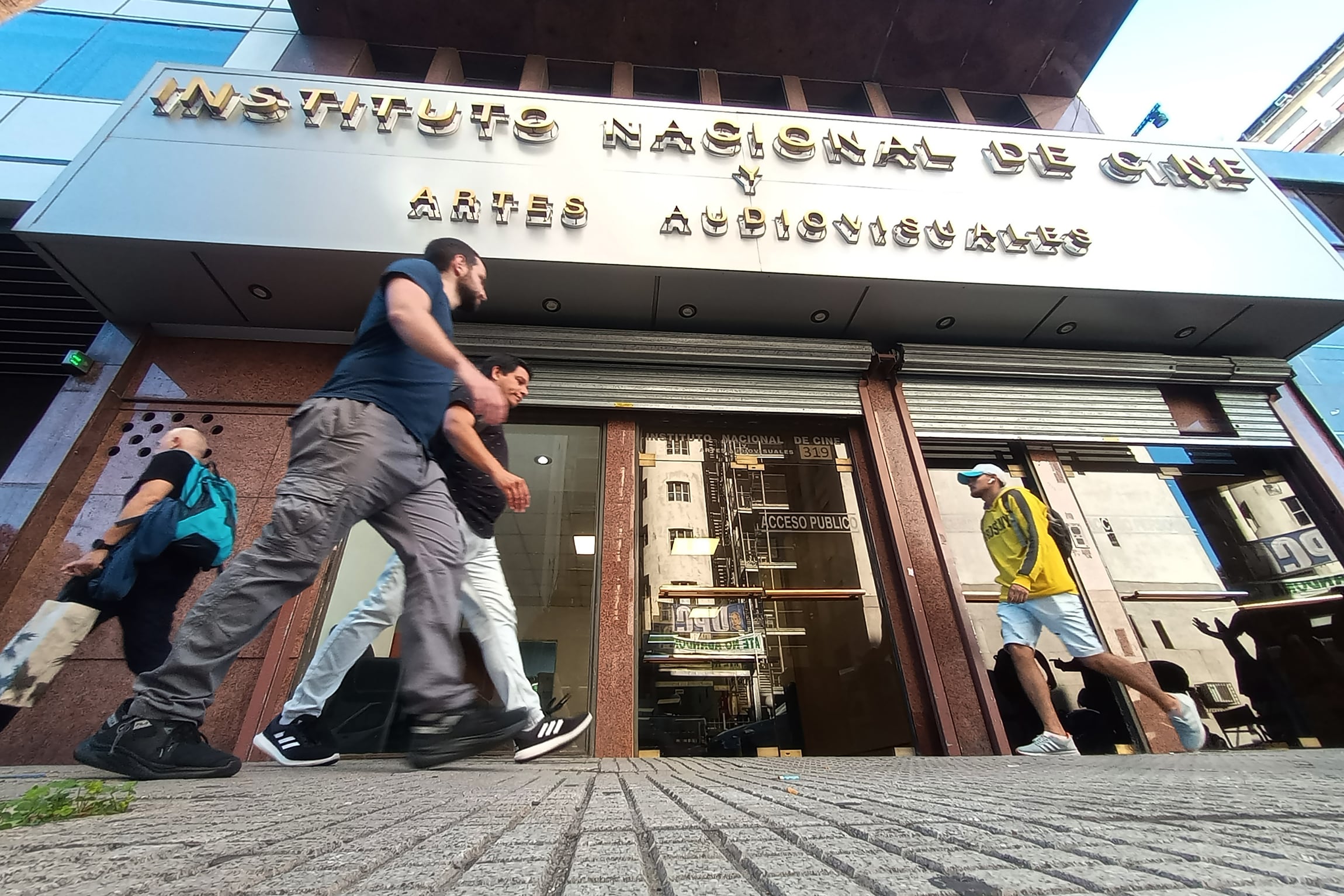 Como el gobierno no puede cerrar el Incaa, le quita sus funciones.