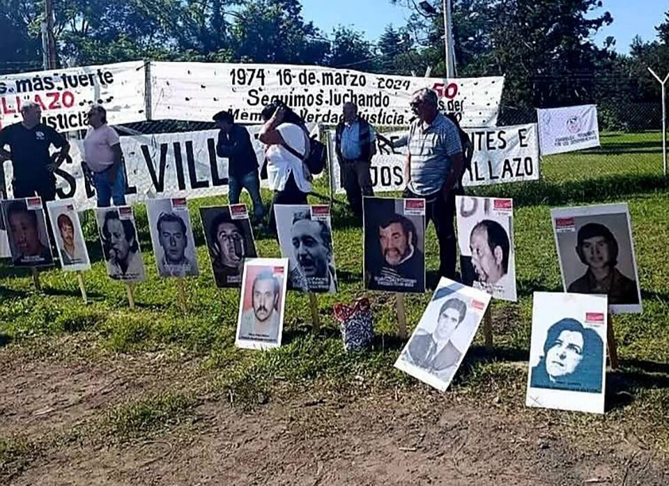 Acto frente al portón del exingreso a la planta de Acindar.