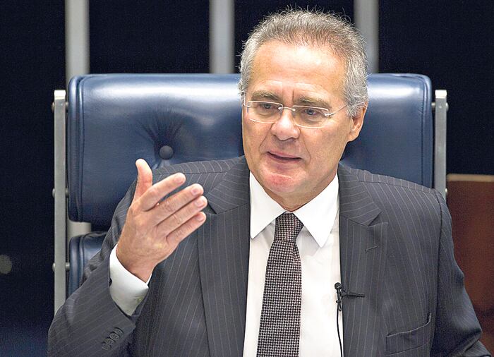 Renan Calheiros sigue como senador pero debe dejar la presidencia del Congreso antes del plazo establecido.