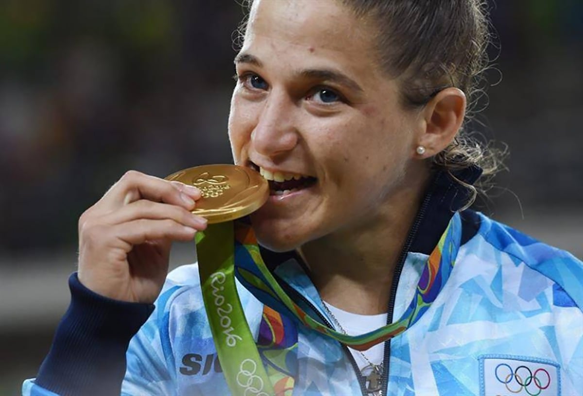 Paula Pareto, con su medalla de oro en los Juegos de Río 2016.