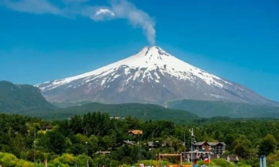  La actividad volcánica provocó una alerta amarilla en la región patagónica. (Prensa Turismo Neuquén)