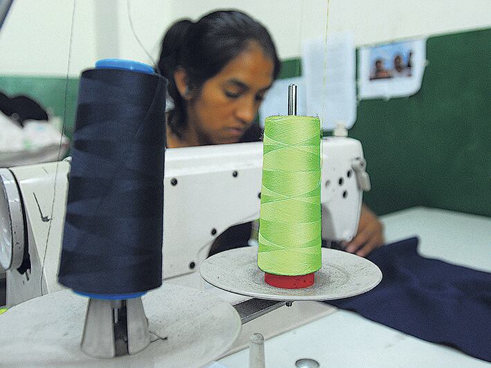 En la industria textil hubo 3205 despidos y 11.720 suspensiones en casi un año.