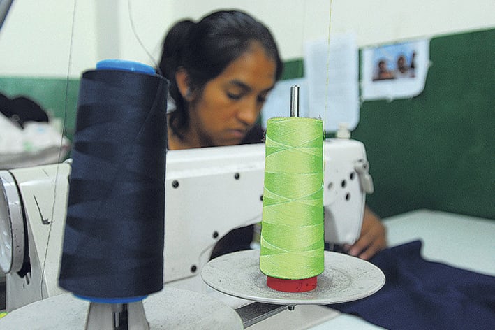 En la industria textil hubo 3205 despidos y 11.720 suspensiones en casi un año.