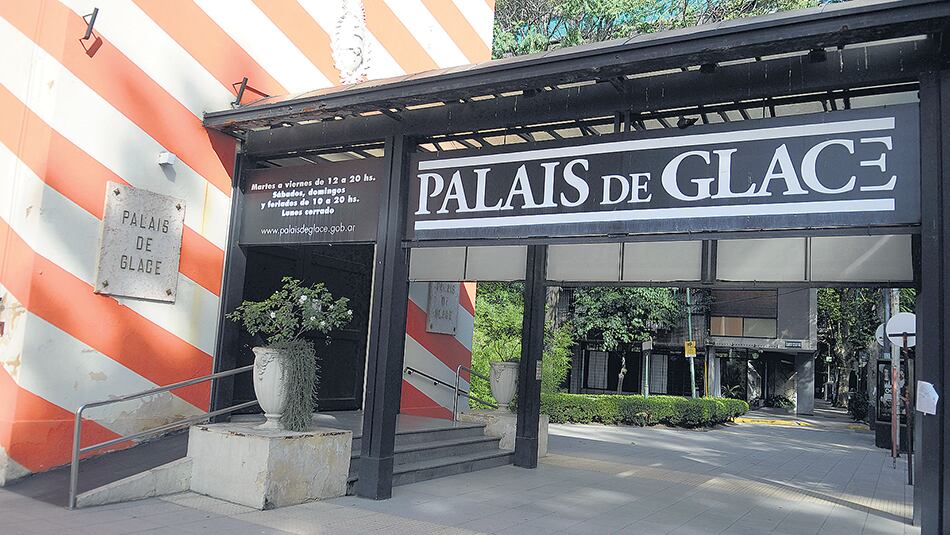 Los trabajadores del Palais de Glace reclaman que el concurso se desarrolle bajo su órbita.