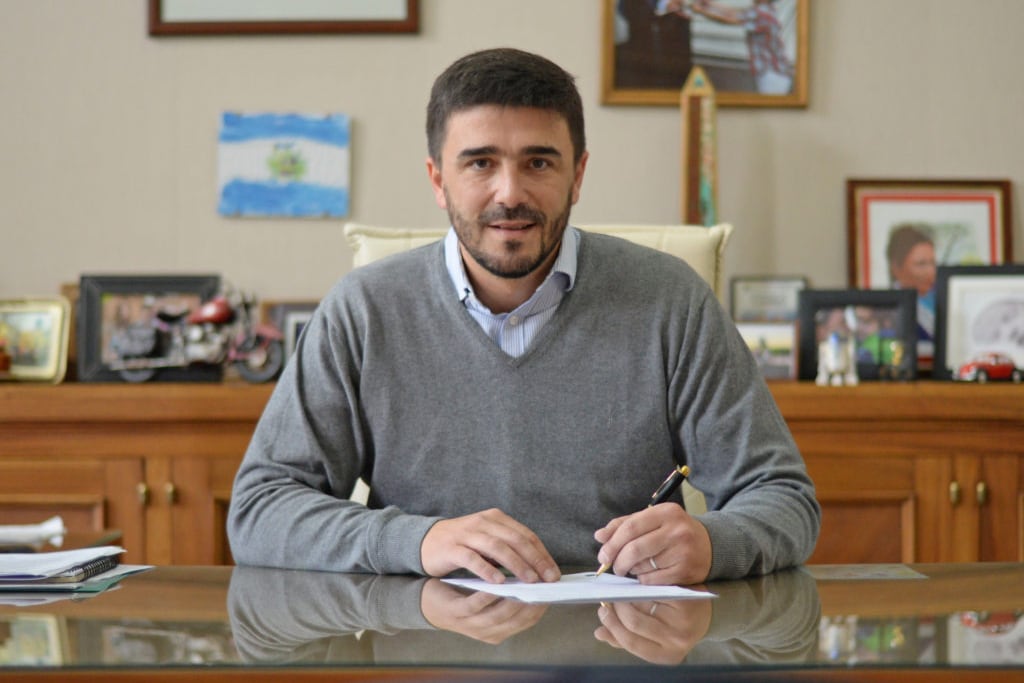 Galli congeló enojos y firmó su pacto con La Libertad Avanza. 