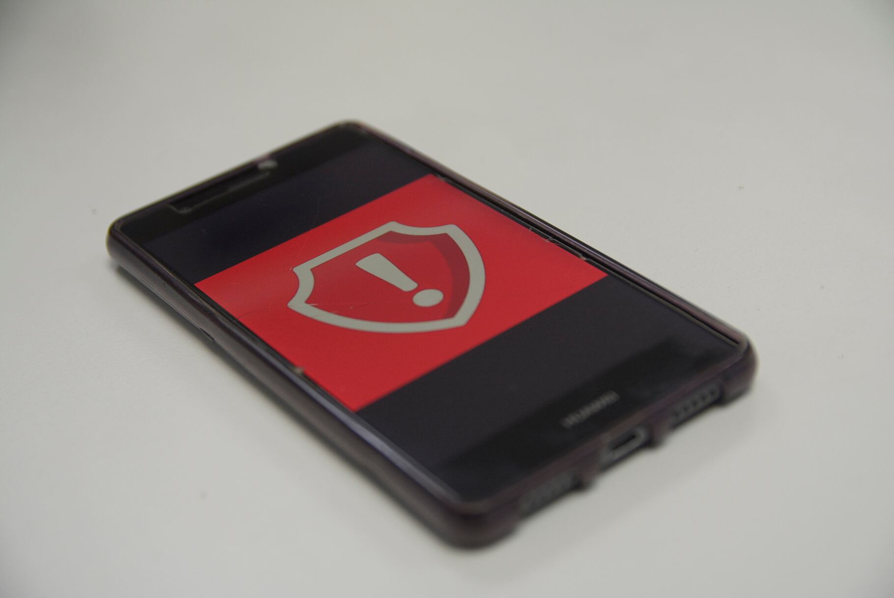 Ayelén tiene botón de pánico por la cercanía de allegados a su agresor.