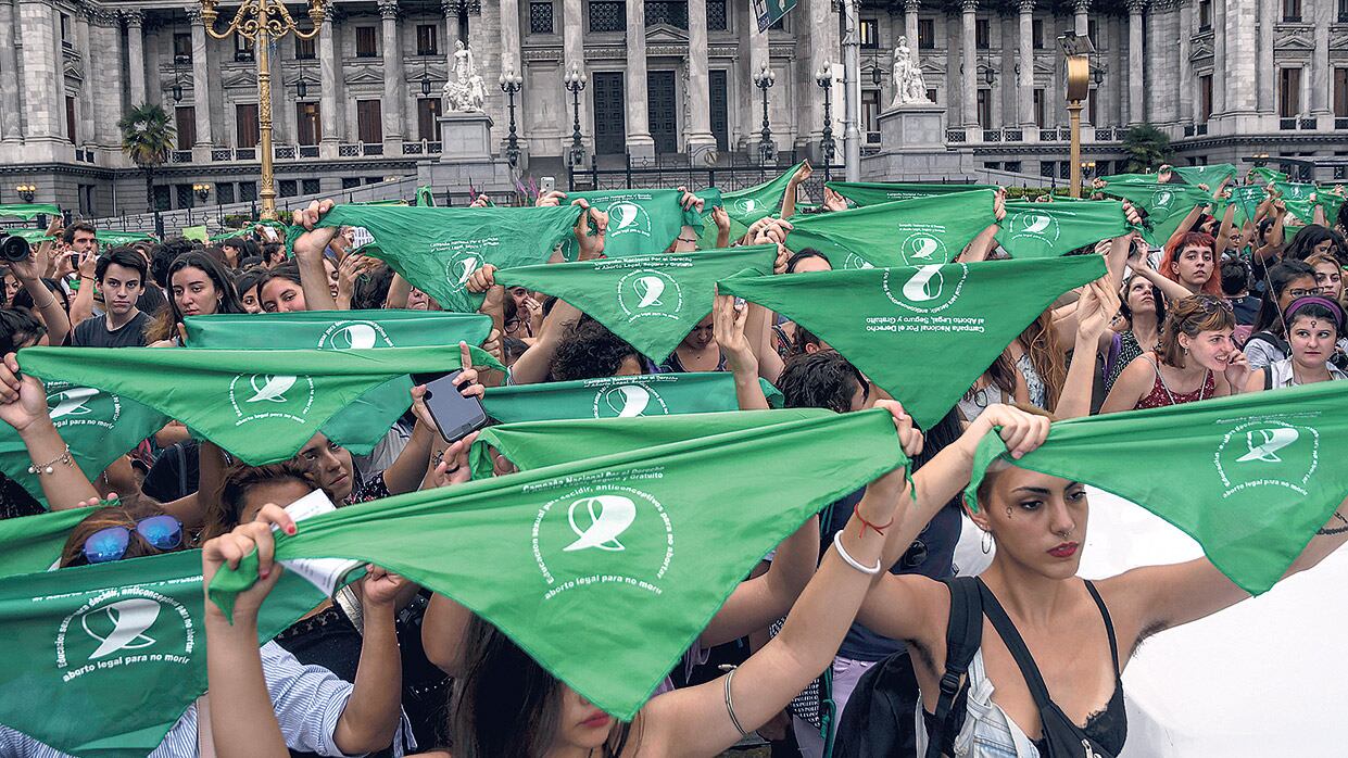 La primera propuesta de llamar a plebiscito surgió tras la masiva marcha por el aborto.