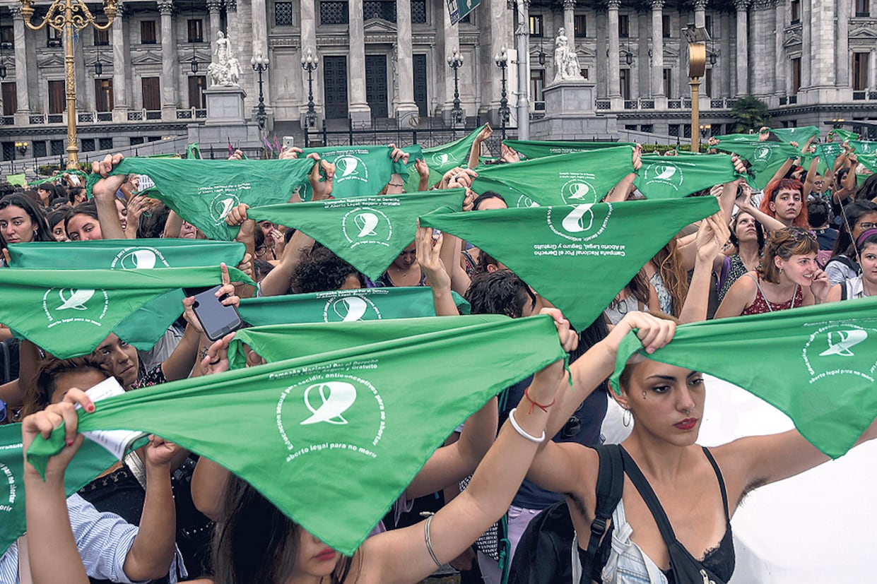 La primera propuesta de llamar a plebiscito surgió tras la masiva marcha por el aborto.