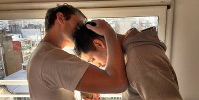 Cada actor hace dos personajes: Tulio y un cheto rubio; un trapito y un cheto morocho.