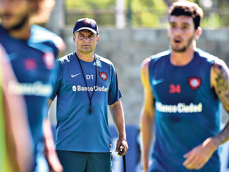 “Piris Da Motta es un jugador de selección, pero acá deberá ganarse un lugar”, dijo Aguirre.