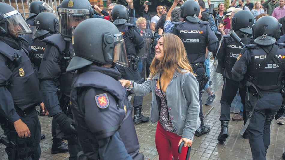 La Policìa Nacional actuó de forma desmesurada para tratar de impedir la votación.