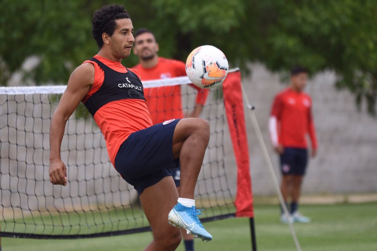 Ultima práctica del paraguayo Domínguez en Independiente.