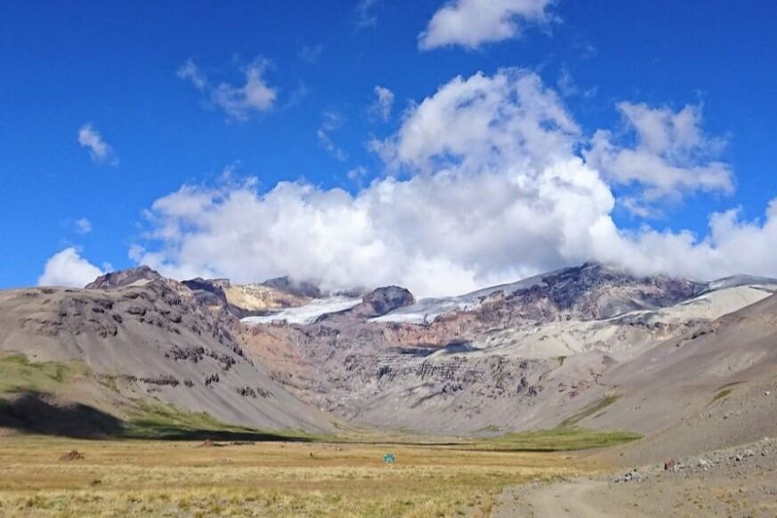 Tres volcanes están bajo alerta amarilla en Mendoza
