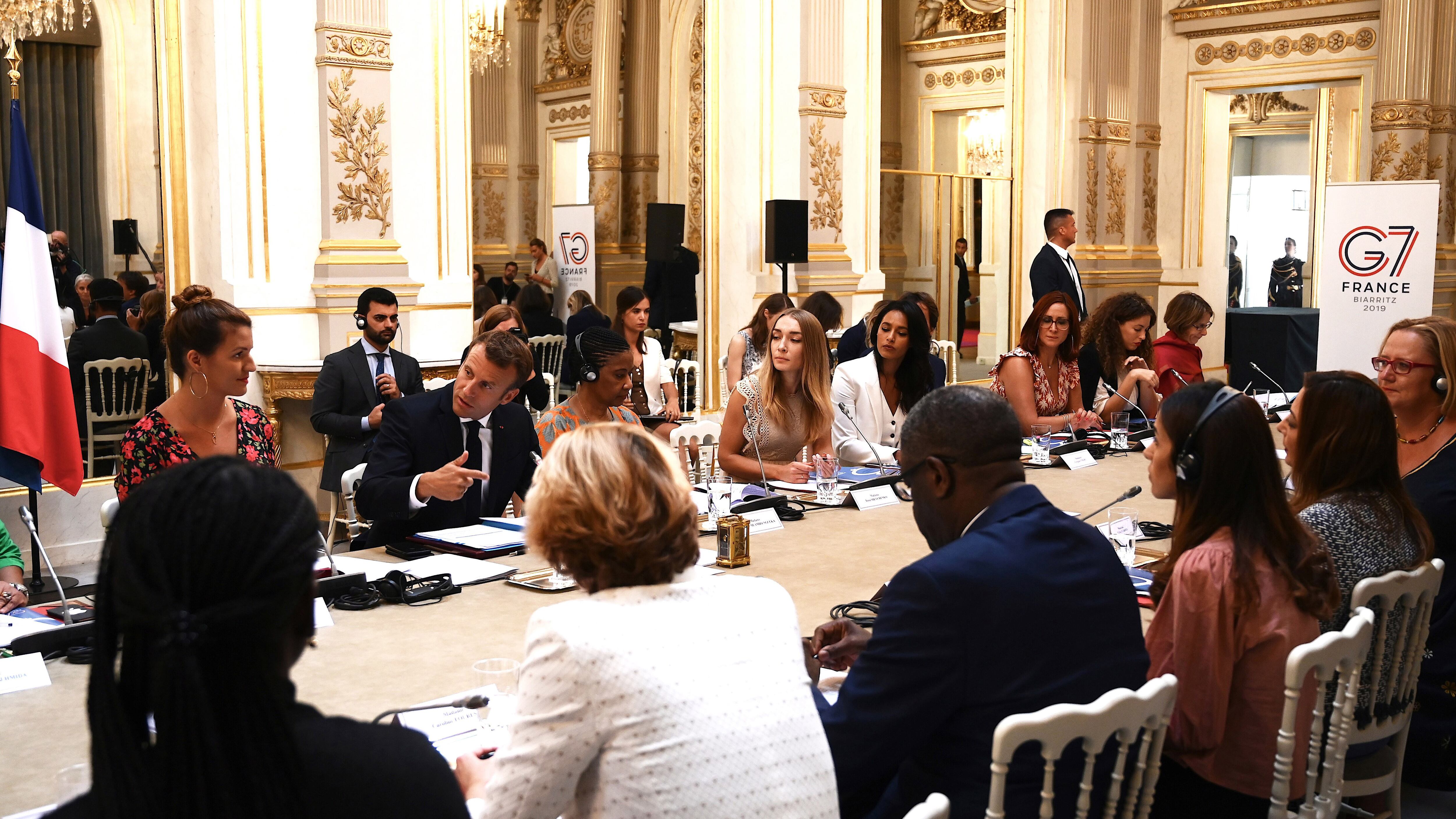 Macron señala con el dedo en la cumbre donde anunció que se opone al tratado con el Mercosur.