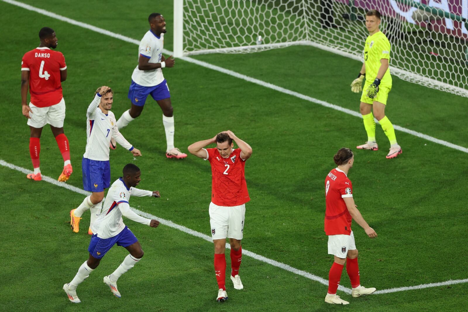 Los franceses festejan y los austríacos sufren