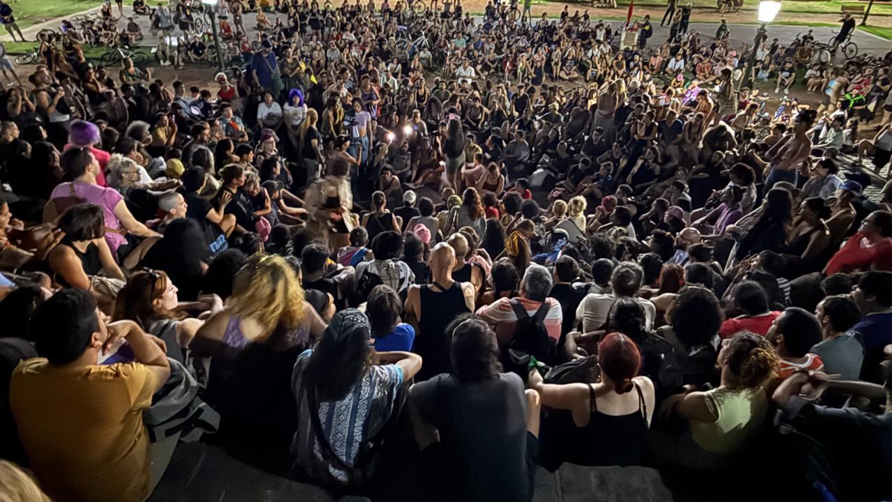 La asamblea donde se decidió conjuntamente entre todas las personas que se fueron movilizando que la gran marcha federal sería este 1° de febrero de Congreso a Plaza de Mayo. 
