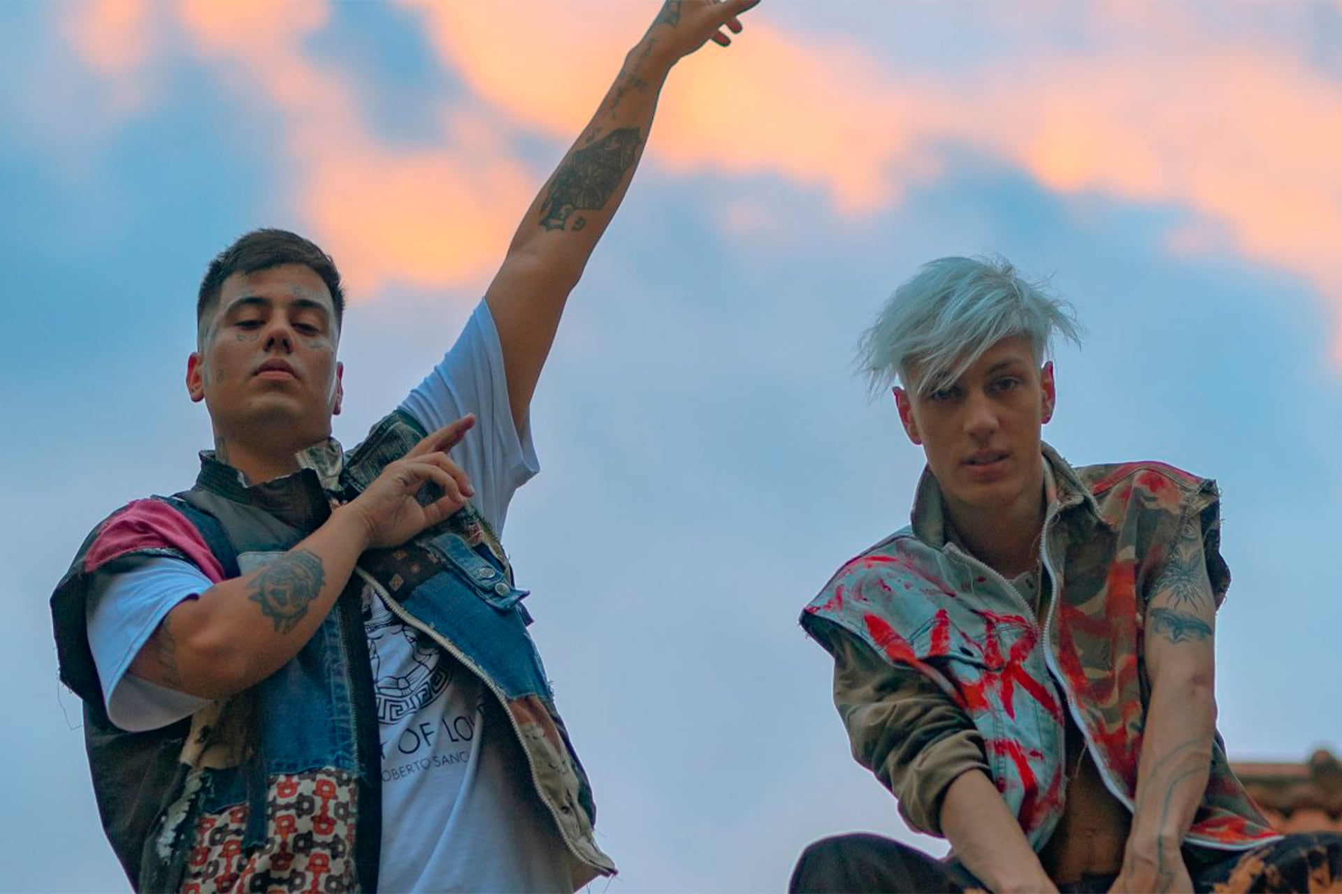 La cara escrachada de Duki y la jeta inmaculada de Seven Kayne se cruzan en el feat "Hablamos poco, hacemos mucho".