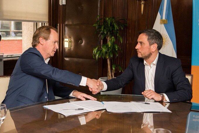 Cabandié y Bordet, al momento de firmar el convenio. 