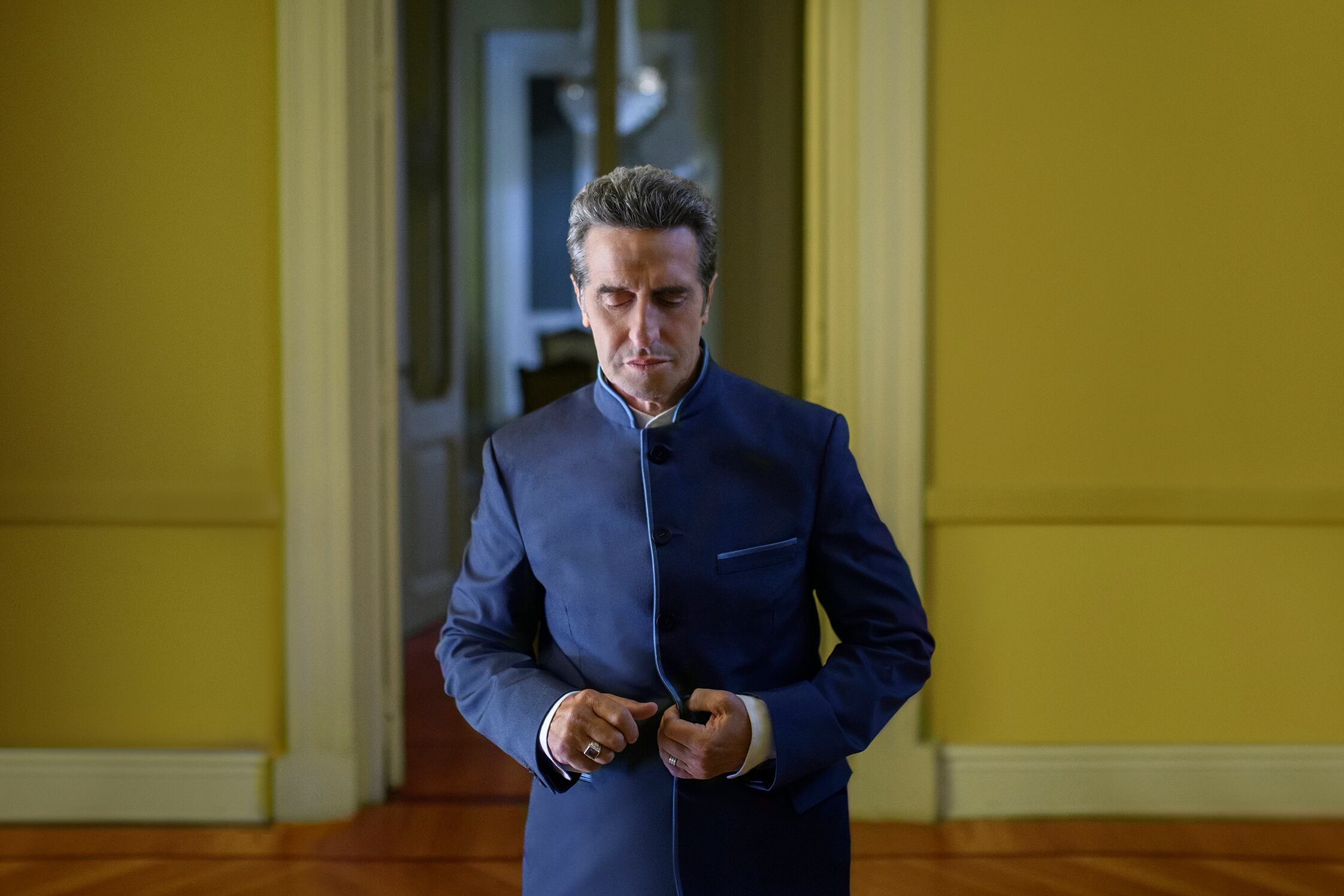 Diego Peretti como el pastor Emilio Vázquez Pena.